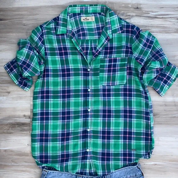 โค๏ธ Hollister green purple pink plaid button down shirt NWOT Size Small - Picture 4 of 6
